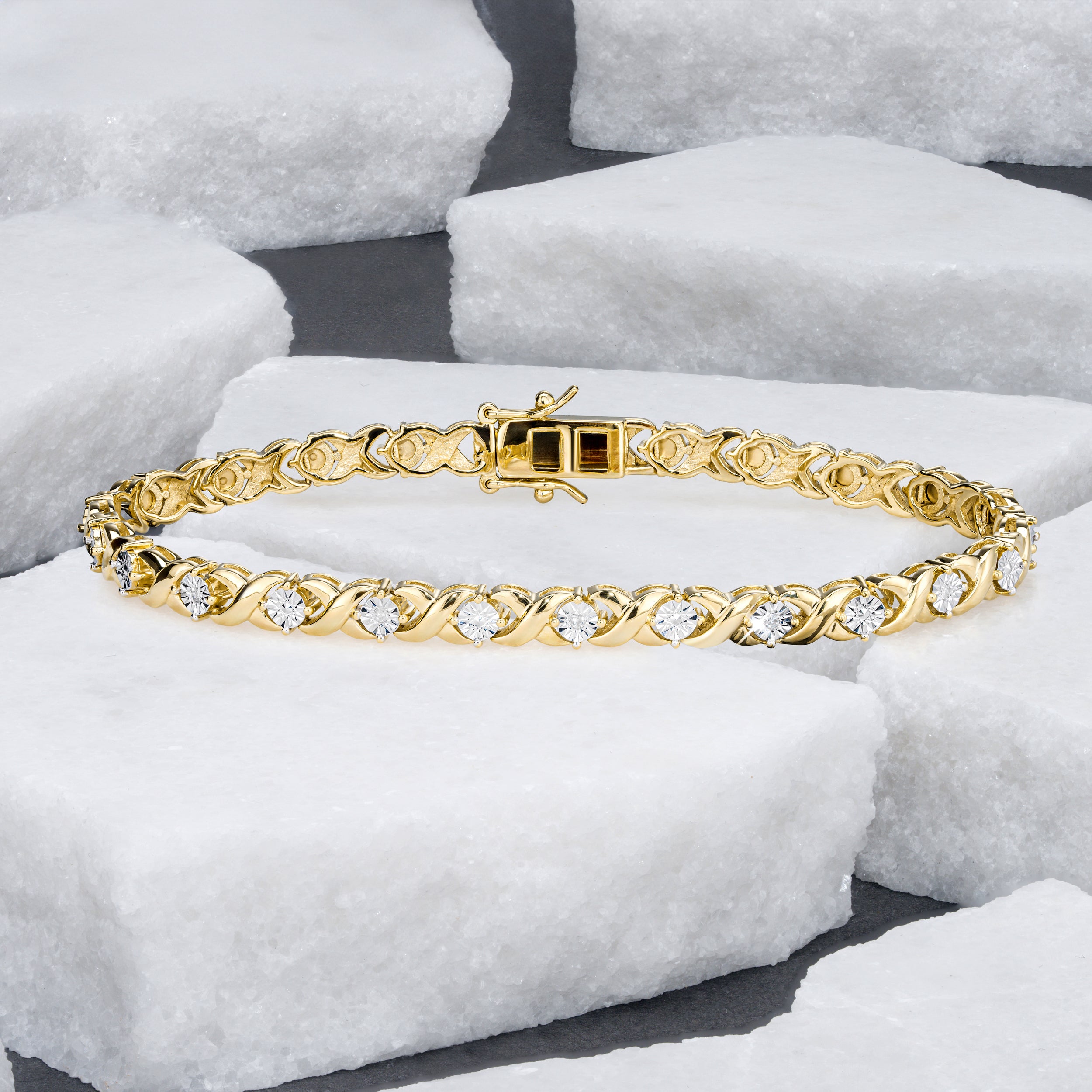 Diamond Kisses Bracelet With 0.05ct Set in 18K Gold Vermeil
